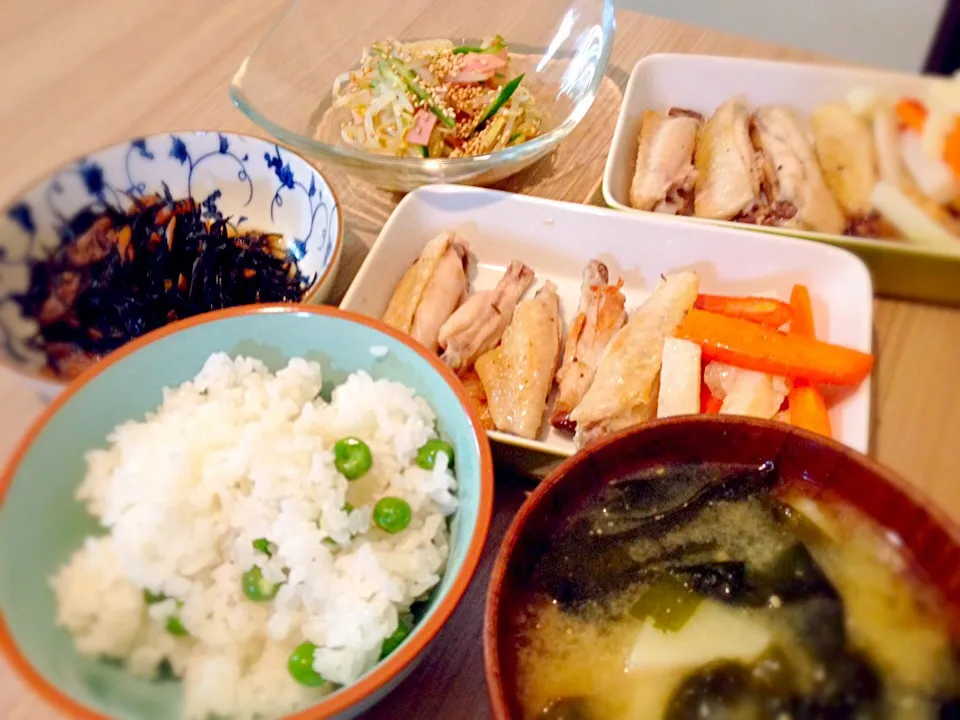 グリンピースご飯 ひじきの煮物 中華サラダ 鳥肉と山芋.人参のグリル|きむらゆりかさん