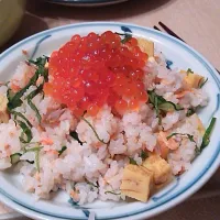 Snapdishの料理写真:鮭といくらのチラシ寿司|Miyuki Kobayashiさん