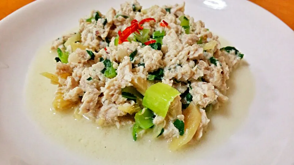 Shredded Fish in Coconut Milk topped with Chili Flakes|Ruel J. Saunarさん