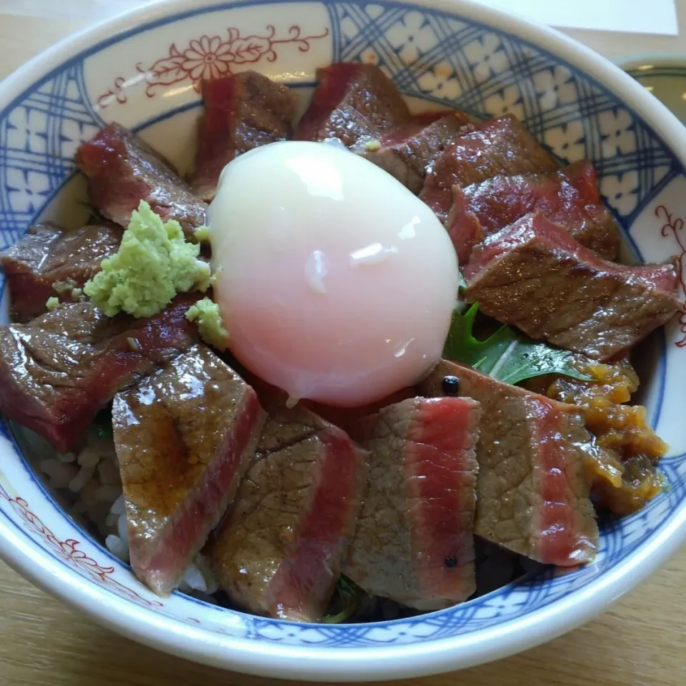 熊本、いまきん食堂の、あか牛丼です(≧∀≦)|まこっちさん