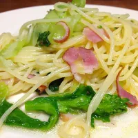 Snapdishの料理写真:春キャベツと菜の花のパスタ|mamaさん