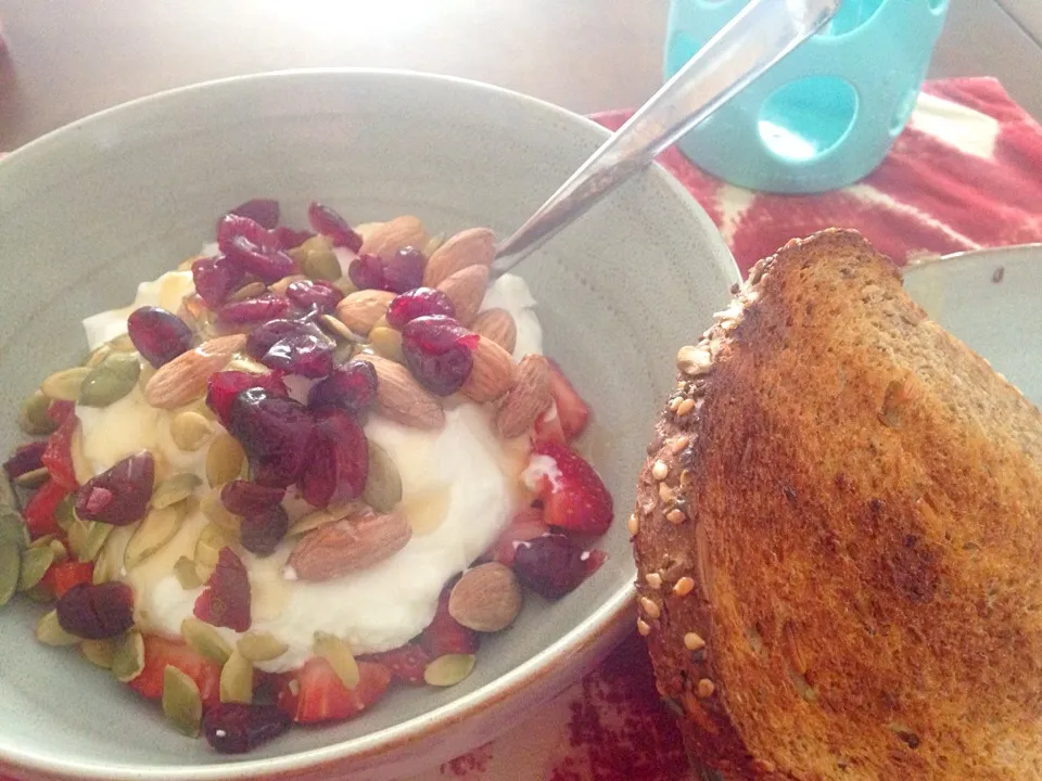 2% Fage with honey, berries, and seeds with toasted Ezekiel bread and olive oil|Katie Meiringさん