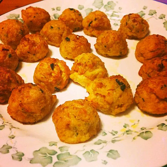 Snapdishの料理写真:mini crab cakes|Michael St Johnさん