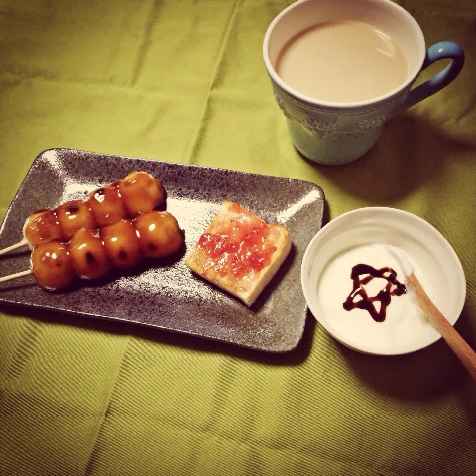 Snapdishの料理写真:謎な朝食(′・∀・)ﾉｼ|ちゃきさん