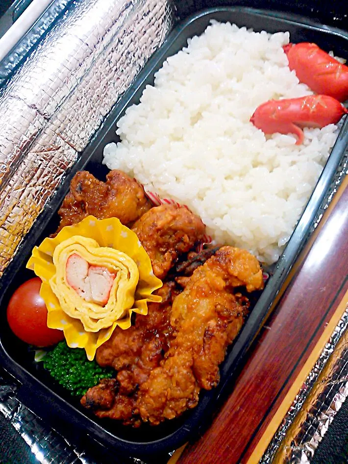 今日のお弁当さん☆みんな大好き唐揚げ弁当(≧∀≦)
今日もうっちーさんのソーセー人ご出勤です♪|Kayo Matsudaさん