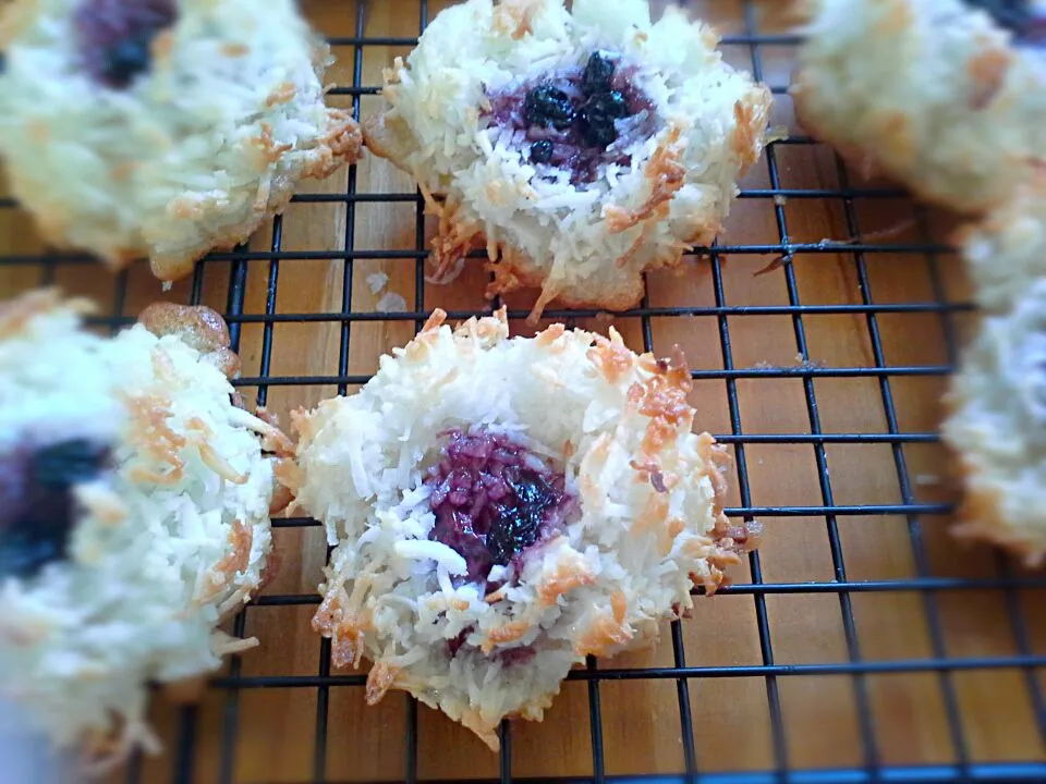 Blueberry thumb print macaroons|Fe's kitchenさん