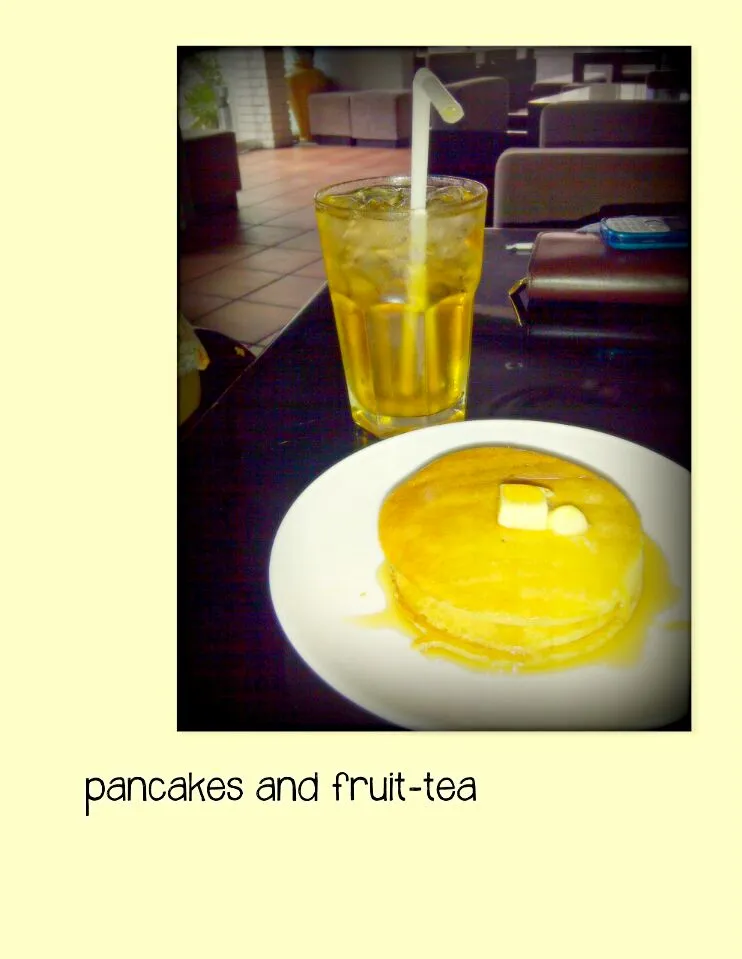 pancakes and fruit-tea 😍|serafine santosoさん