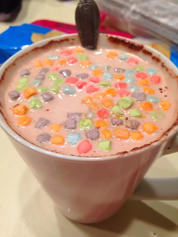 Hot coco with rainbow marshmallows|Lauren Ashleyさん