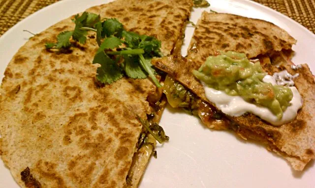 bbq chicken quesadillas & homemade guacamole & sour cream|Jiraphon Gさん