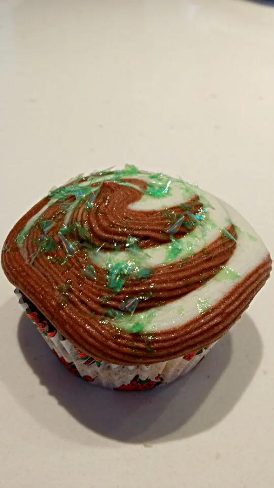 Vanilla-chocolate swirl cupcake! Another fun creation|Sheila Chanさん