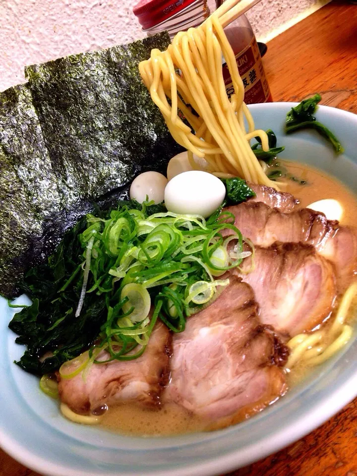 ✨家系とんこつラーメン🍜✨|中さんさん