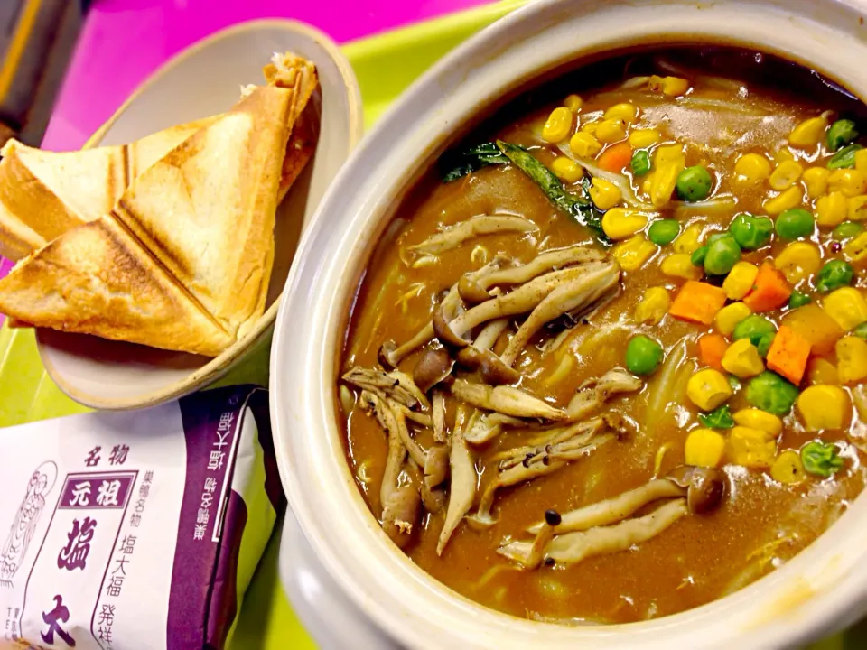 🍄きのこカレーシチュー🍛＆ホットサンド🍞|マニラ男さん