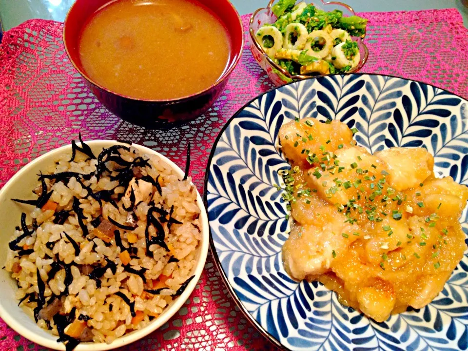 鶏肉みぞれ煮、ひじきご飯、菜の花とちくわのお浸し|りんこさん