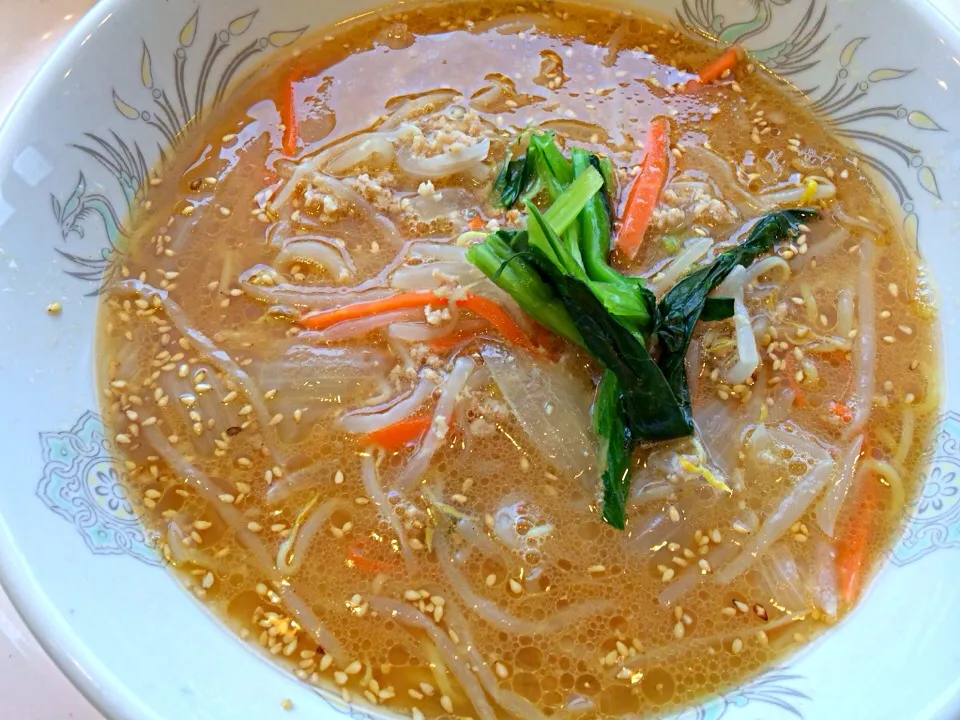 今日の社食は味噌ラーメン。430円。|ルーア・ブランカさん