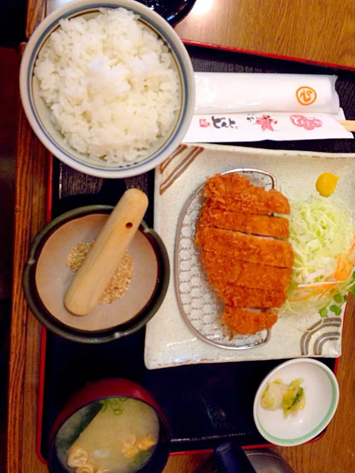 どんと ロースカツ定食|まからいとさん