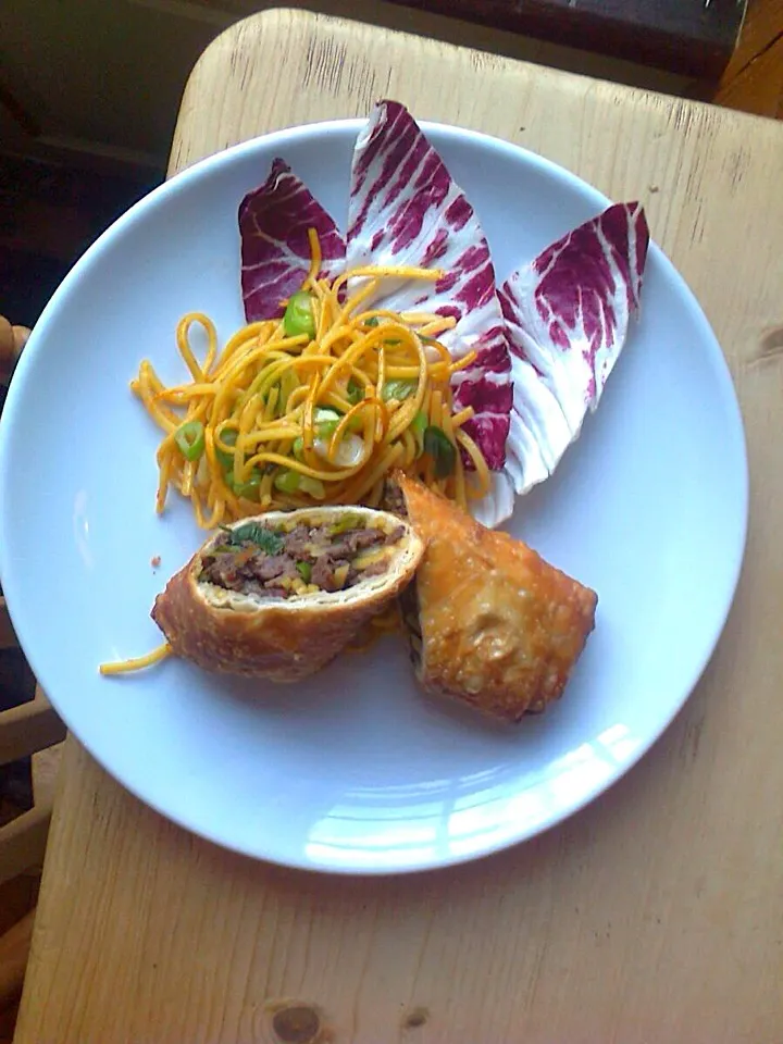 Shredded beef with ginger and garlic in filo pastry with soft noodles|emmaさん