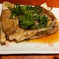 Snapdishの料理写真:祖師ヶ谷大藏の「チャコールグリル」という店で、マグロのカマ焼きを食べました|Miwa Mizuさん