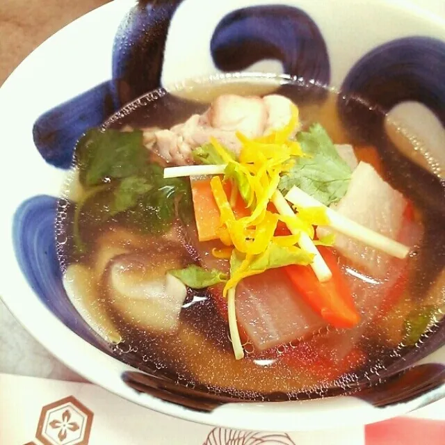 我が家のお雑煮♪関東風ですー！
おせちたくさん食べた後でも、
これだけはペロリと食べられちゃう(o^^o)|eriiiiin05さん