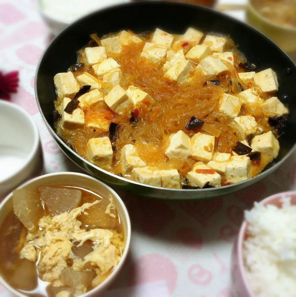 豆腐の麻婆春雨煮&大根のかきたますーぷ！♡|makiさん