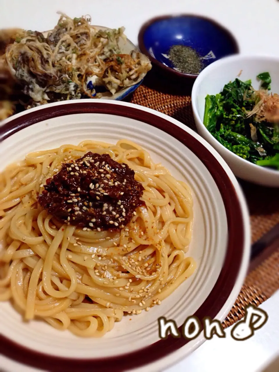 旦那さん晩ご飯。葱味噌でジャージャー麺風、芹の天ぷら|nonさん