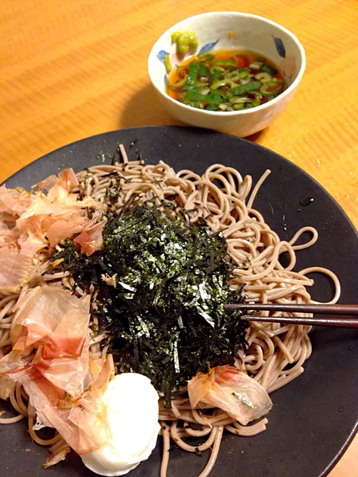 〆のざる蕎麦に温玉とかつお節トッピング‼︎|中華蕎麦 銀時さん