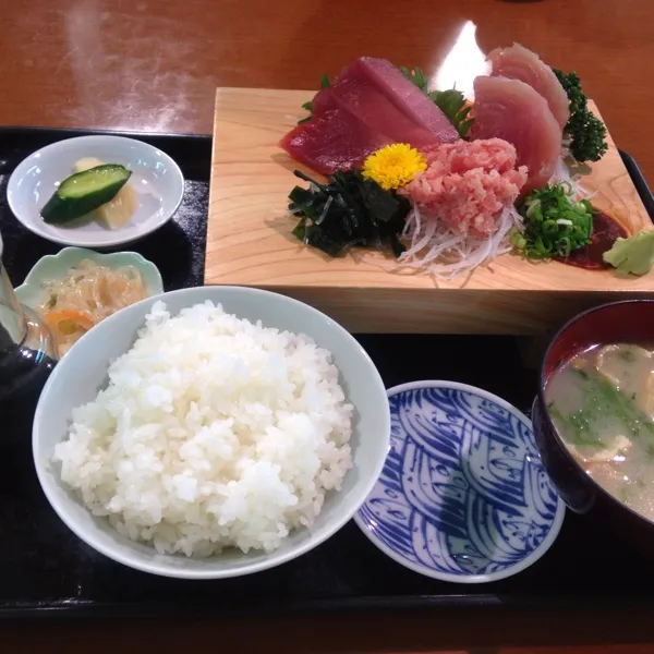 ケツメLIVE前に腹ごしらえ♪( ´▽｀)
マグロのお刺身定食だぜ‼|おしおしさん