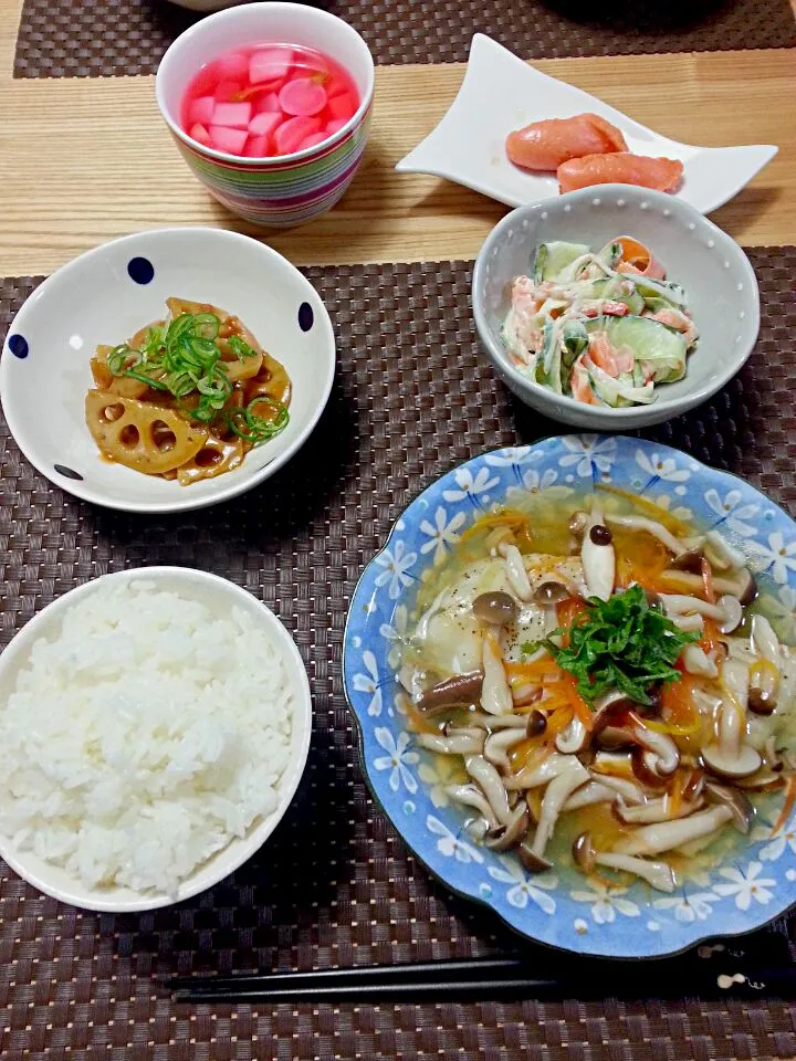 鱈のきのこあんかけ、蓮根の味噌炒め、カニかまとキュウリのサラダ、ラディッシュと大根の甘酢漬け|かすみさん