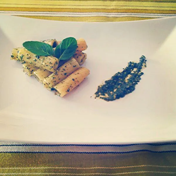 Snapdishの料理写真:Tortiglioni al pesto di basilico e menta|claudia nataliさん