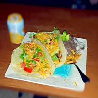 chicken tacos toppef with a cilantro and lime aioli, lettuce, tomatoe, and avacado. With a side of jasmine rice topped with black refried beans|Marceloさん