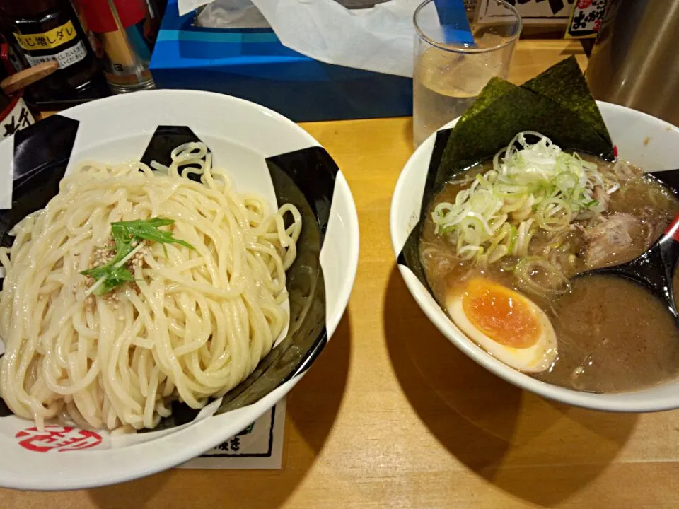 Snapdishの料理写真:かつお節の効いたつけ麺！|Ryota Nakamotoさん