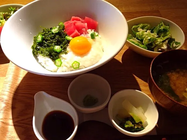 昼餉。まぐろのねばとろ丼@おふろcafe utatane|Ozzyさん