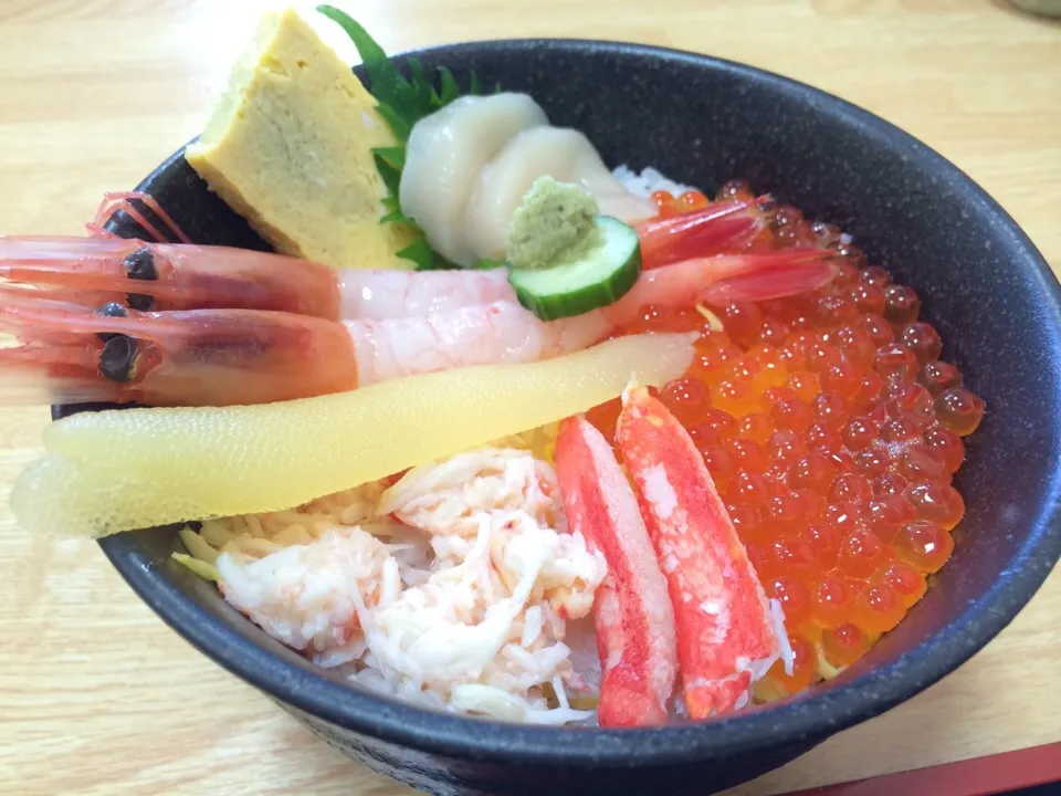 Snapdishの料理写真:函館朝市のキャンペーン丼|juneshunさん