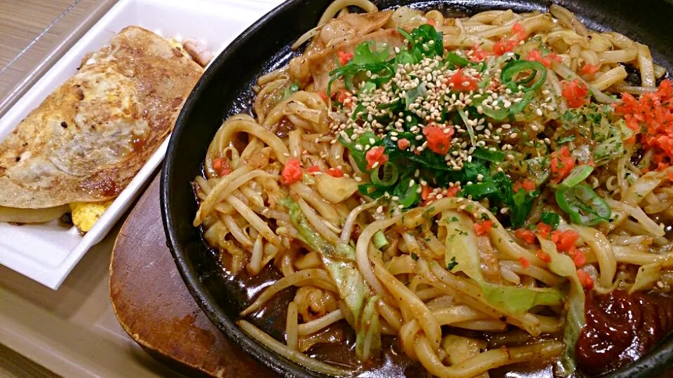 ホルモン焼きうどん&イカ焼きバター醤油|ボンゴさん