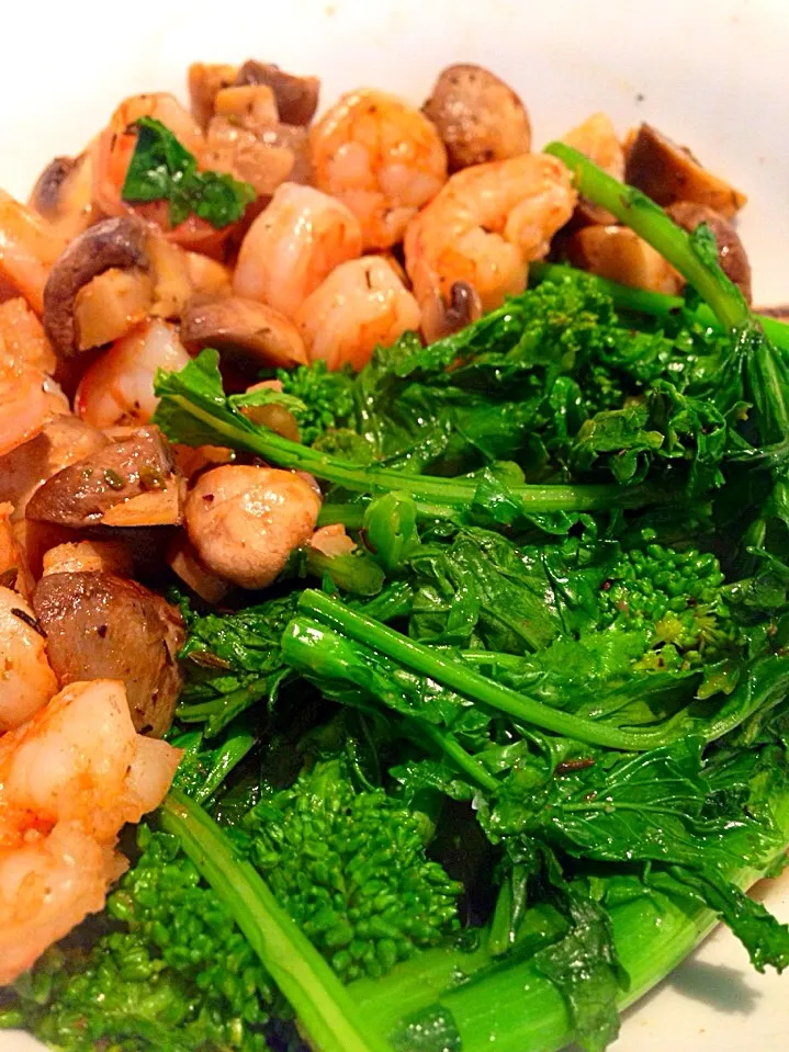 Broccoli rabe, shrimp and mushrooms|bertocci infernoさん