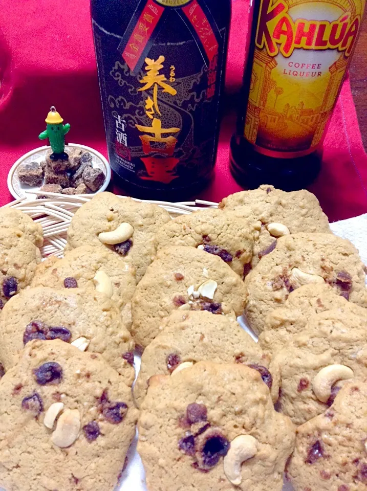 沖縄今帰仁黒糖クッキー💜カルーアと古酒を入れて🍪Cockies,  Okinawan Suger, Okinawan Awamori, Kahlua Coffee Liqueur and Nuts.|yorikoさん