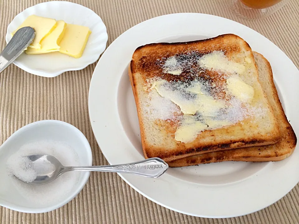 My memories,toast with butter& suger 思い出の味のバターシュガートースト|chocolatteさん