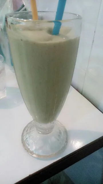 Snapdishの料理写真:avacado smoothies|Mon Ngonさん