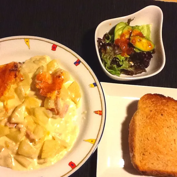 Tartiflette, salad, toast|tomomy_saitoさん