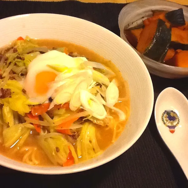 Miso ramen (with sautéed minced meat, cabbage,carrot, shimeji), pumpkin cooked with sweet soy sauce|tomomy_saitoさん