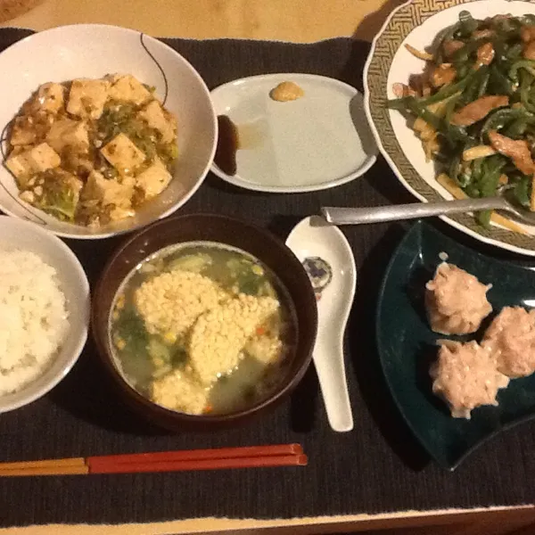 Sautéed pork and green-pepper,  mapo dofu, shumai, soup with crispy rice
青椒肉絲、麻婆豆腐、焼売、おコゲ入りスープ|tomomy_saitoさん