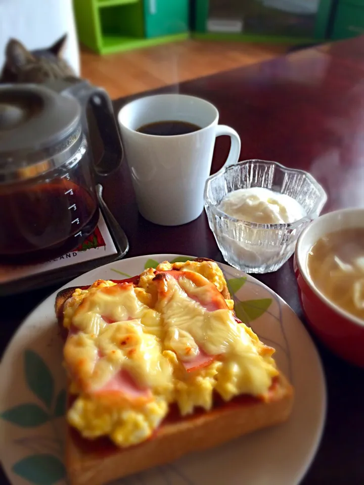 Snapdishの料理写真:旦那さんのピザトースト♫|よしさん