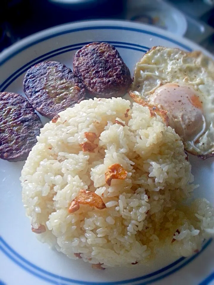 Snapdishの料理写真:burger patties egg and garlic rice|Lottie Ibadlit Ninoblaさん