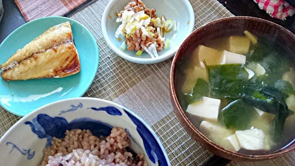 鯖の塩焼き＆納豆＆豆腐とわかめの味噌汁|まぐろさん