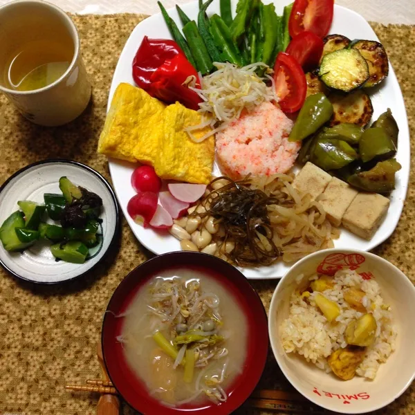 Snapdishの料理写真:蟹缶と卵焼き、お麩の味噌汁に栗ご飯。|hatuki_sさん