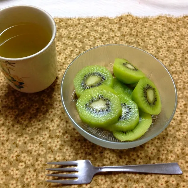 昨日の夜は週一仕事先の親睦会で大皿料理ではなくってコースだったので食べたもんだから朝から気持ちが悪い(T_T)美味しいお料理だったんだけどな・・・|hatuki_sさん