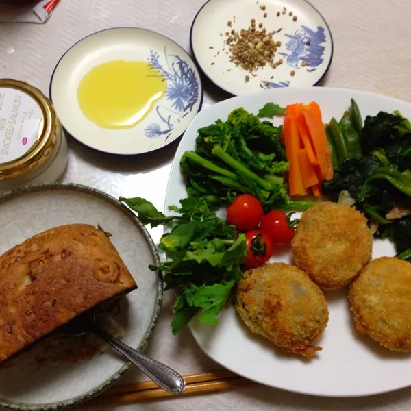 料理担当の母が昨日からの甑島一泊旅行で不在の朝。二度寝をしてしまってバタバタの残り物ご飯。|hatuki_sさん