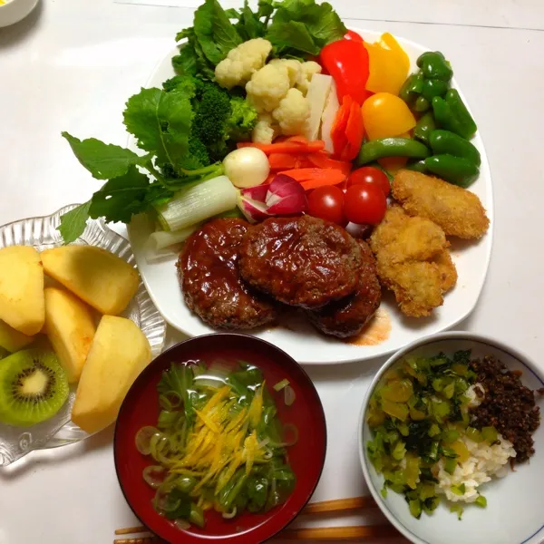 お吸い物に柚子、ご飯に野沢菜とシソの実の佃煮、ハンバーグにヒレカツ。|hatuki_sさん