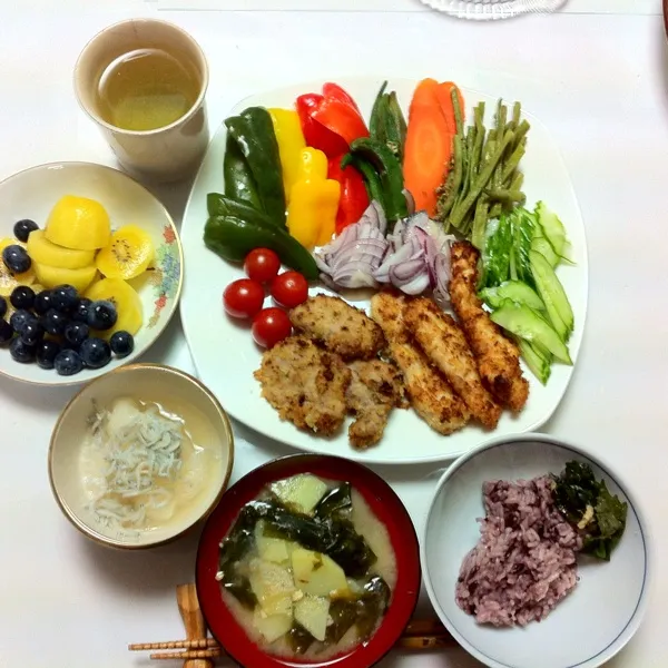 Snapdishの料理写真:昨日、母が農園見学に行って採ってきたブルーベリー。大粒！肥料のやり方を聞いてきたらしい。来年の家産に期待だな。|hatuki_sさん