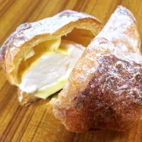 パイシュー 春のストロベリー 完成品  ¥130|Bakery Journeyさん