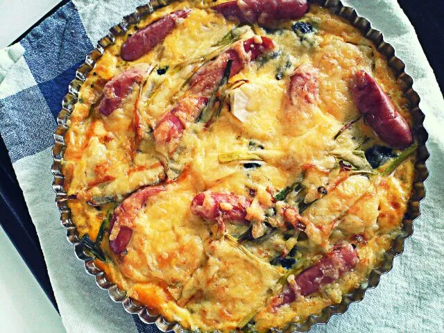 Snapdishの料理写真:ま公さんの新ジャガとほうれん草、ウインナーのキッシュ Quiche -potato, spinach & sausage|麻紀子さん